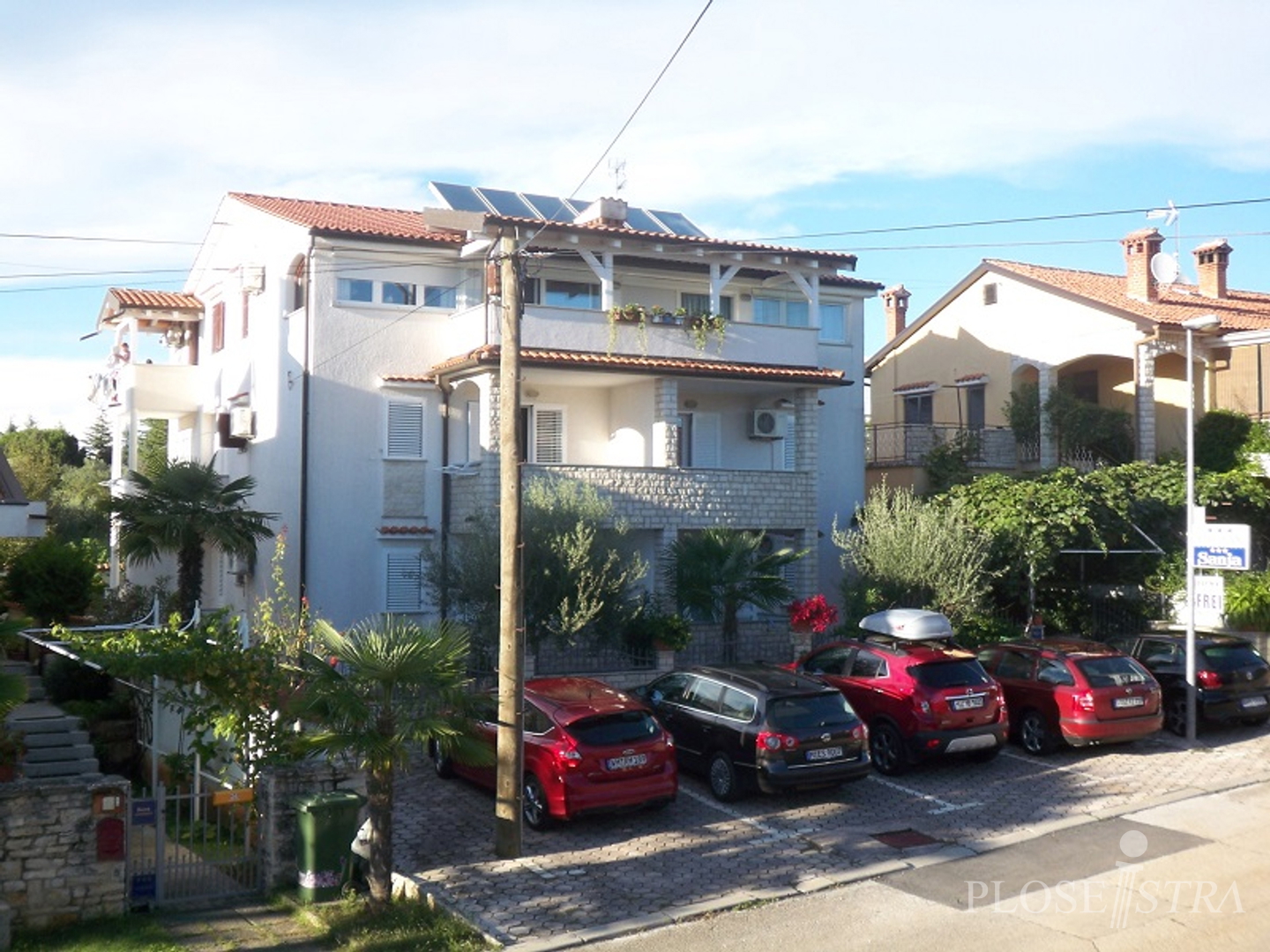 ATRAKTIVNA KUĆA SA 9 APARTMANA U POREČU NA VRHUNSKOJ LOKACIJI!!