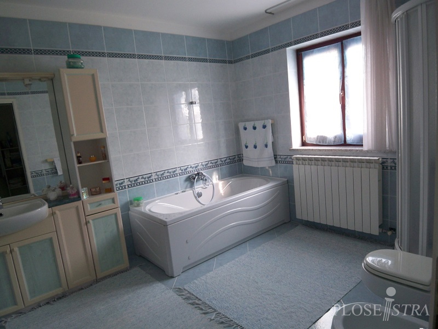 ATRAKTIVNA KUĆA SA 9 APARTMANA U POREČU NA VRHUNSKOJ LOKACIJI!!