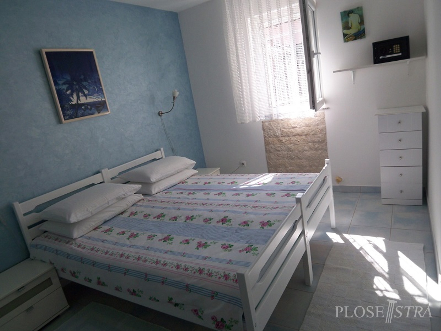 ATRAKTIVNA KUĆA SA 9 APARTMANA U POREČU NA VRHUNSKOJ LOKACIJI!!