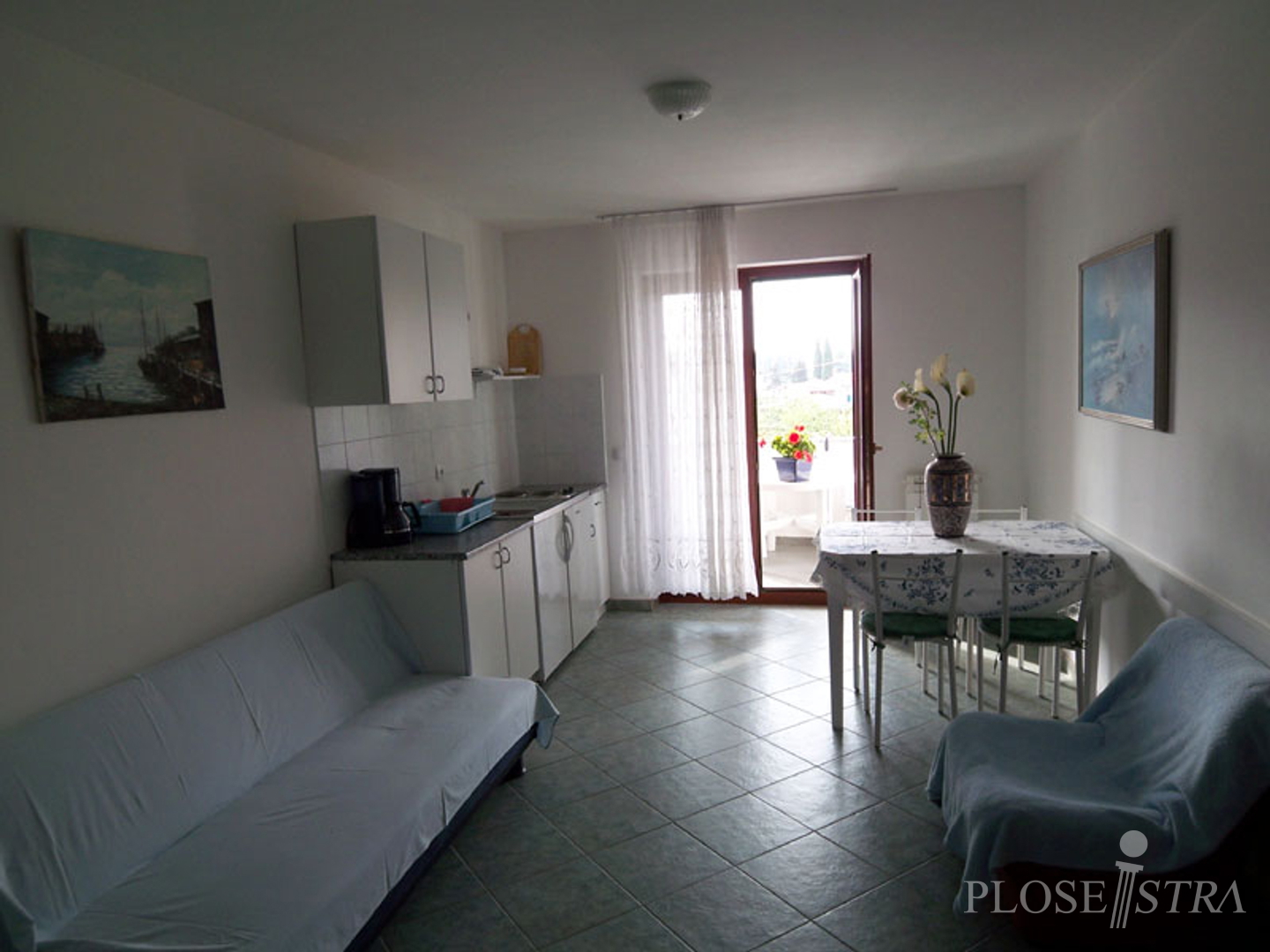 ATRAKTIVNA KUĆA SA 9 APARTMANA U POREČU NA VRHUNSKOJ LOKACIJI!!