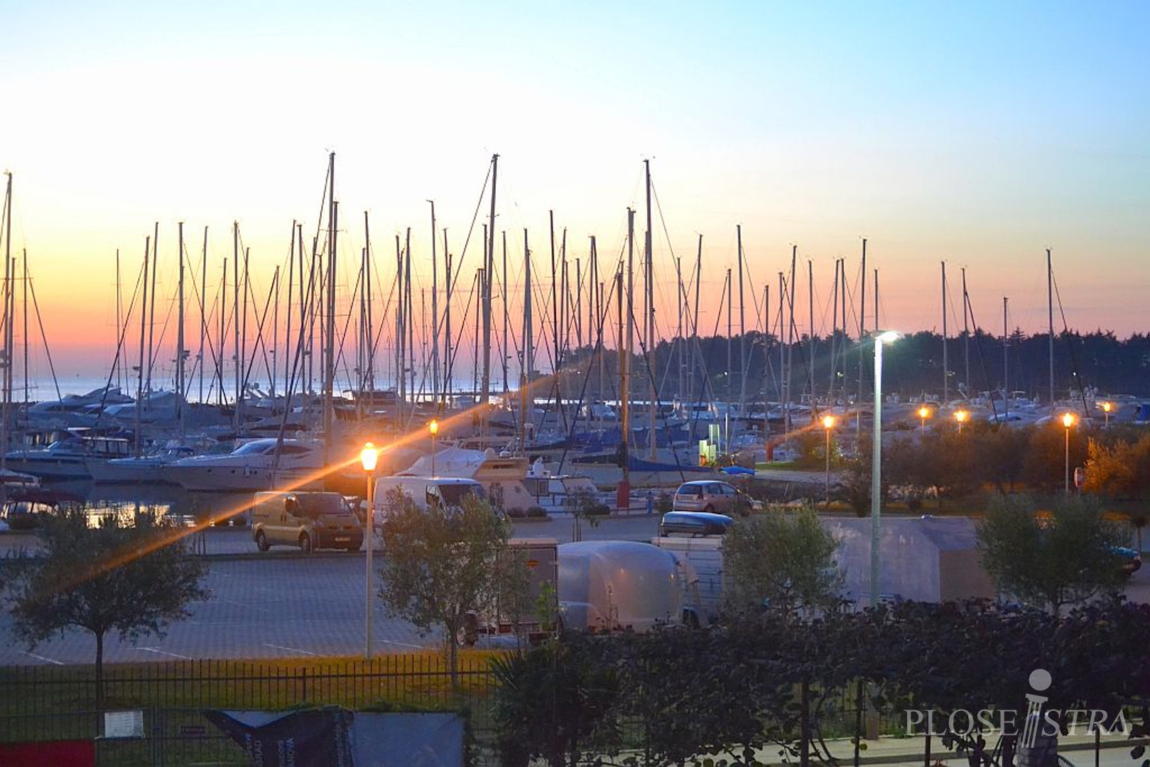 ATTRAKTIV - SCHÖNE WOHNUNG AUF EINER TOP STANDORT IN NOVIGRAD, GERADE 50m VOM MEER!