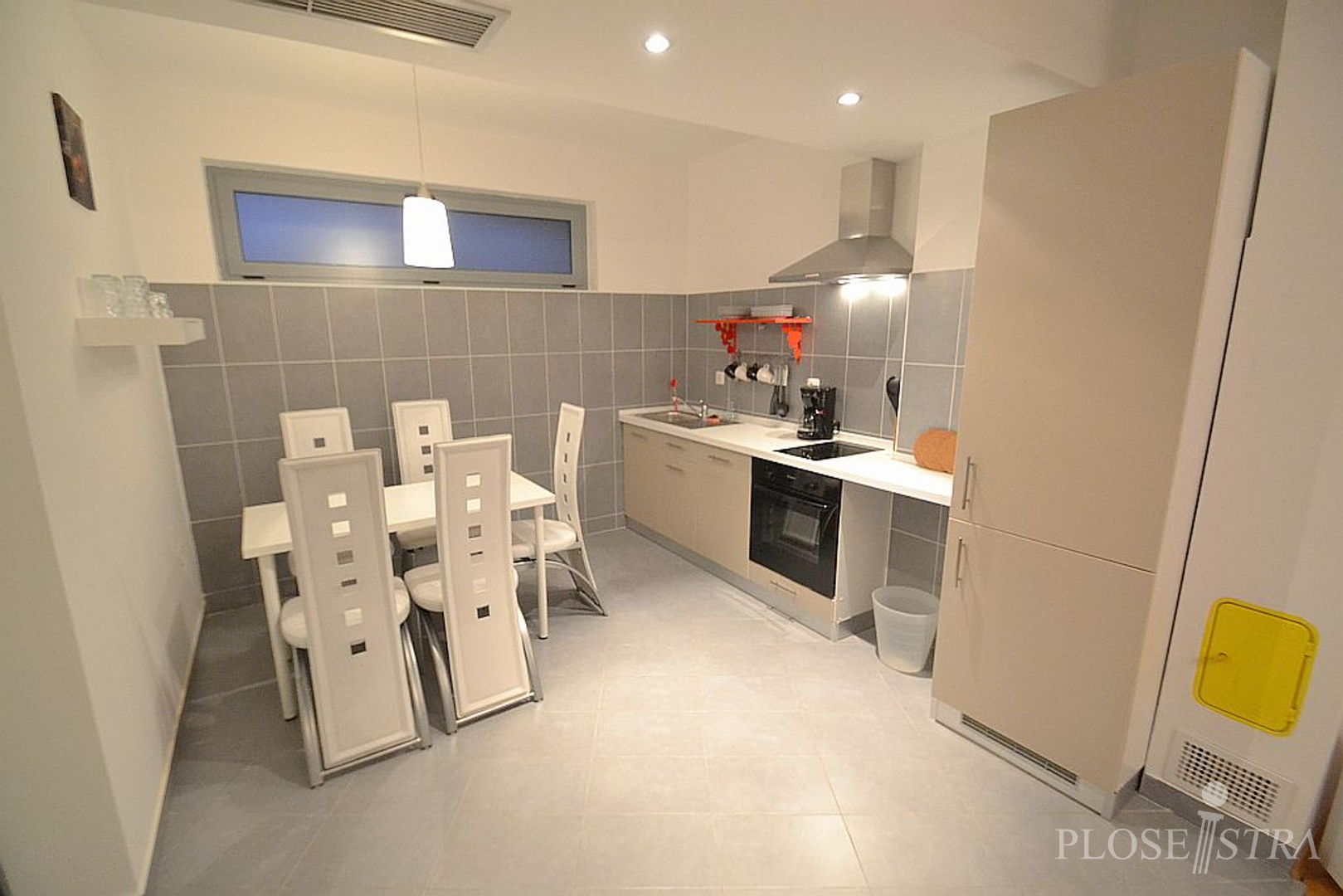 ATTRAKTIV - SCHÖNE WOHNUNG AUF EINER TOP STANDORT IN NOVIGRAD, GERADE 50m VOM MEER!