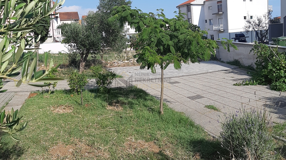 Vodice, house with four apartments and a big garden