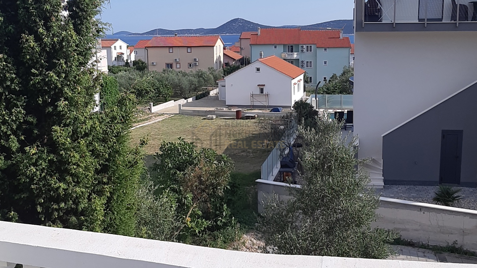 Vodice, house with four apartments and a big garden