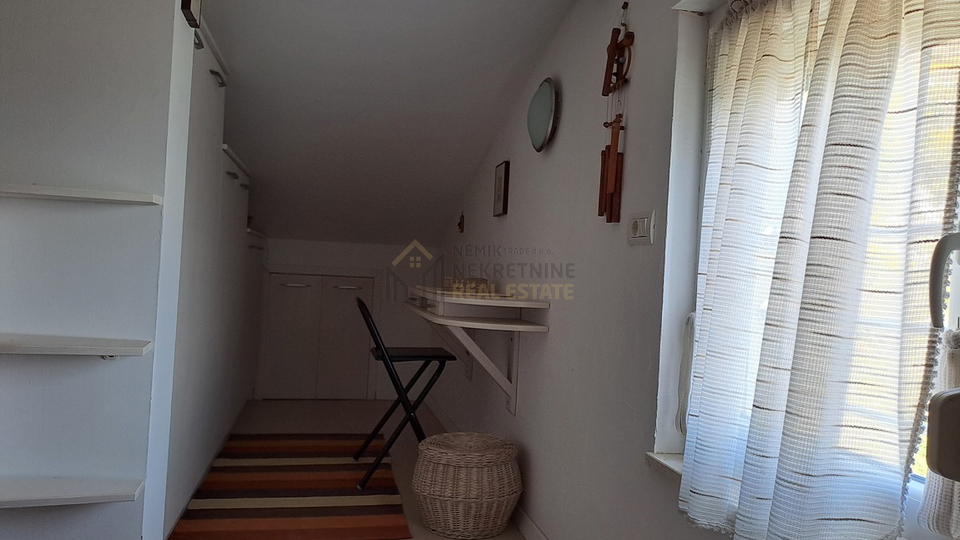 PAKOŠTAN, DRAGE, DVOETAŽNI STAN SA OTVORENIM POGLEDOM PREMA MORU  I GARAŽNIM MJESTOM
