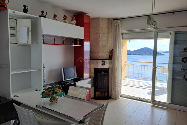 PAKOŠTAN, DRAGE, DVOETAŽNI STAN SA OTVORENIM POGLEDOM PREMA MORU I GARAŽNIM MJESTOM