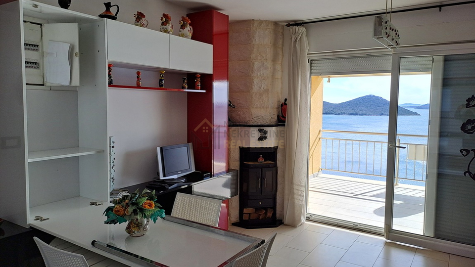 PAKOŠTAN, DRAGE, DVOETAŽNI STAN SA OTVORENIM POGLEDOM PREMA MORU  I GARAŽNIM MJESTOM