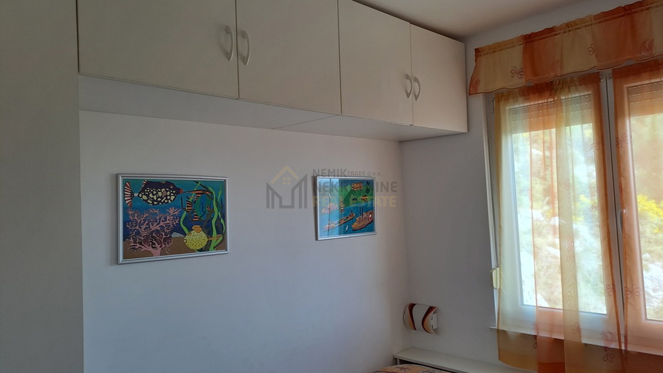 PAKOŠTAN, DRAGE, DVOETAŽNI STAN SA OTVORENIM POGLEDOM PREMA MORU  I GARAŽNIM MJESTOM