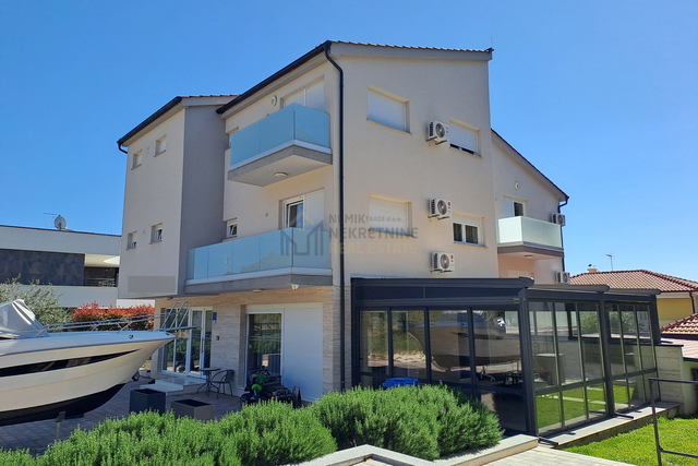 BIOGRAD NA MORU, APARTMANSKA VILA IDEALNA ZA TURISTIČKU EKSPLOATACIJU