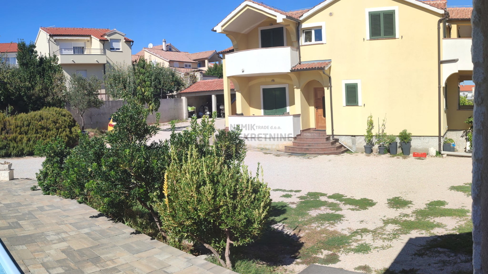 Vodice, house with a spacious yard and swimming pool