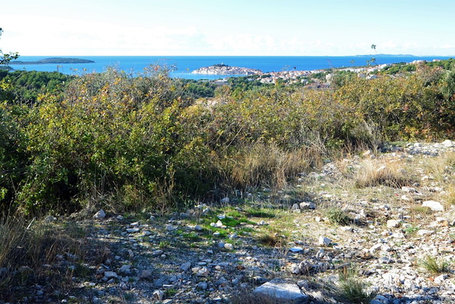 PRIMOŠTEN, ATTRACTIVE LAND WITH SEA VIEW