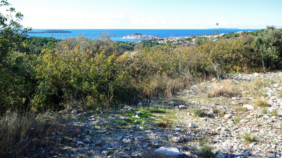 PRIMOŠTEN, ATTRACTIVE LAND WITH SEA VIEW