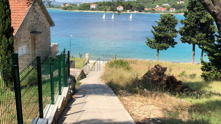 ZLARIN, DOUBLE BUILDING WITH SIX SMALLER APARTMENTS AND A SWIMMING POOL, ROH-BAU PHASE