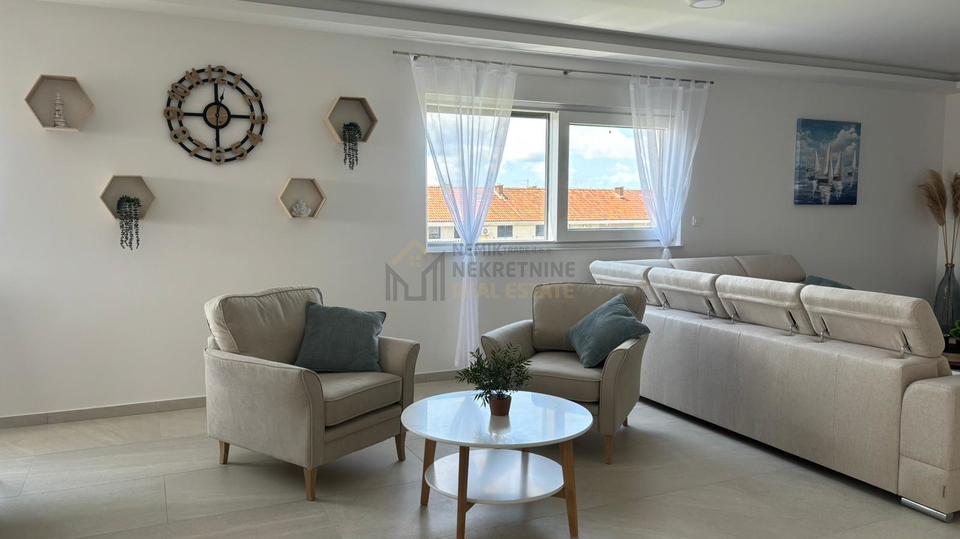 PRIVLAKA, NOVOGRADNJA ,( PENTHOUSE ) - POTPUNO NAMJEŠTEN