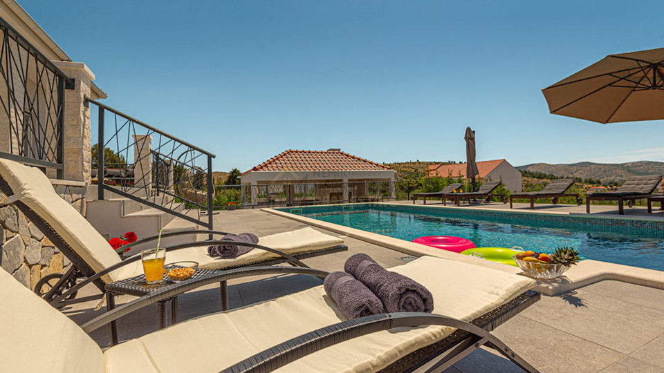 ZABORIĆ, VILLA WITH POOL AND LARGE GARDEN