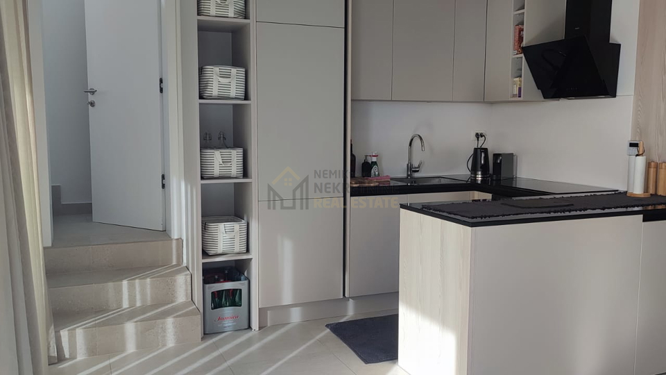 VODICE, FULLY FURNISHED PENTHOUSE IN THE CENTER WITH A ROOF TERRACE