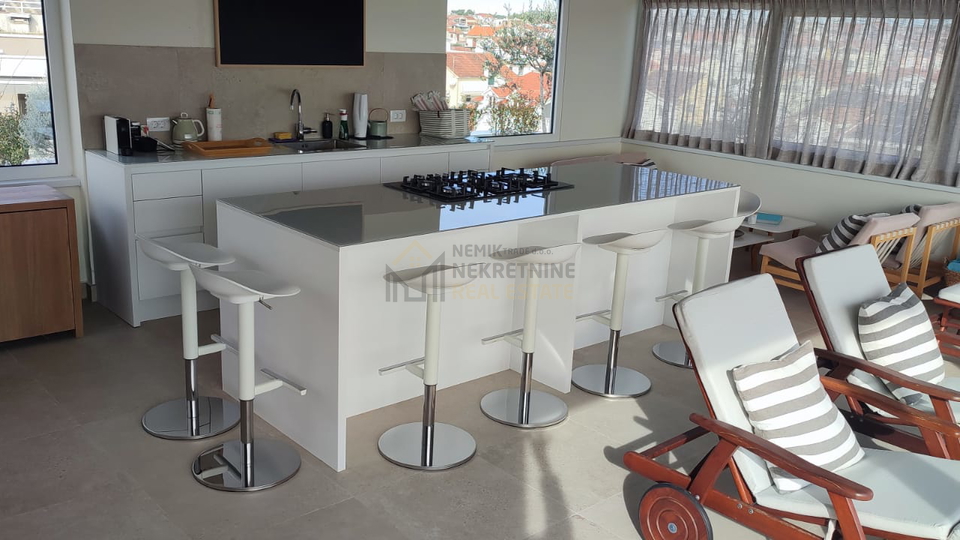 VODICE, FULLY FURNISHED PENTHOUSE IN THE CENTER WITH A ROOF TERRACE