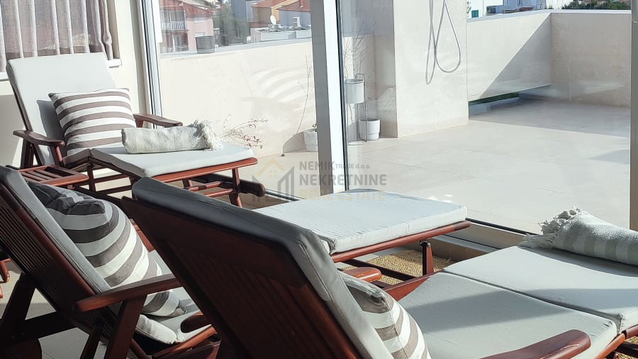 VODICE, FULLY FURNISHED PENTHOUSE IN THE CENTER WITH A ROOF TERRACE