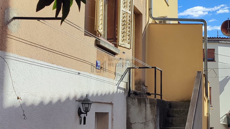 Šibenik, house in a quiet location near the center