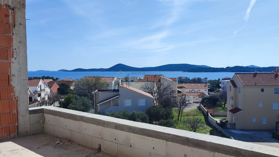 VODICE, DVOSOBAN STAN NA DRUGOM KATU U NOVOGRADNJI,  400 M OD PLAŽE I ŠETNICE