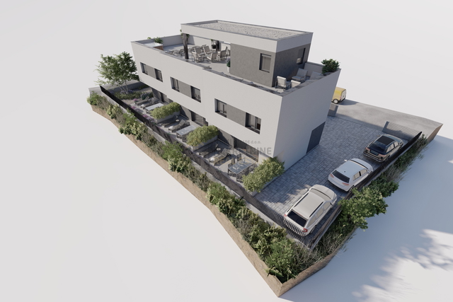 VODICE, NOVOGRADNJA-TROETAŽNI STAN S VRTOM
