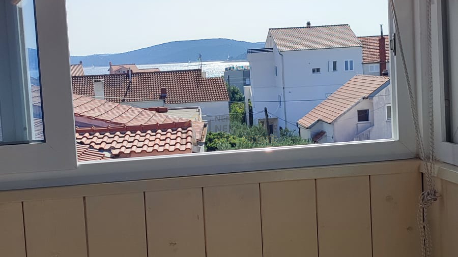 VODICE, APARTMENT IN A GREAT LOCATION IN A PRIVATE HOUSE - ONLY 300 M FROM THE SEA - REDUCED PRICE!!!