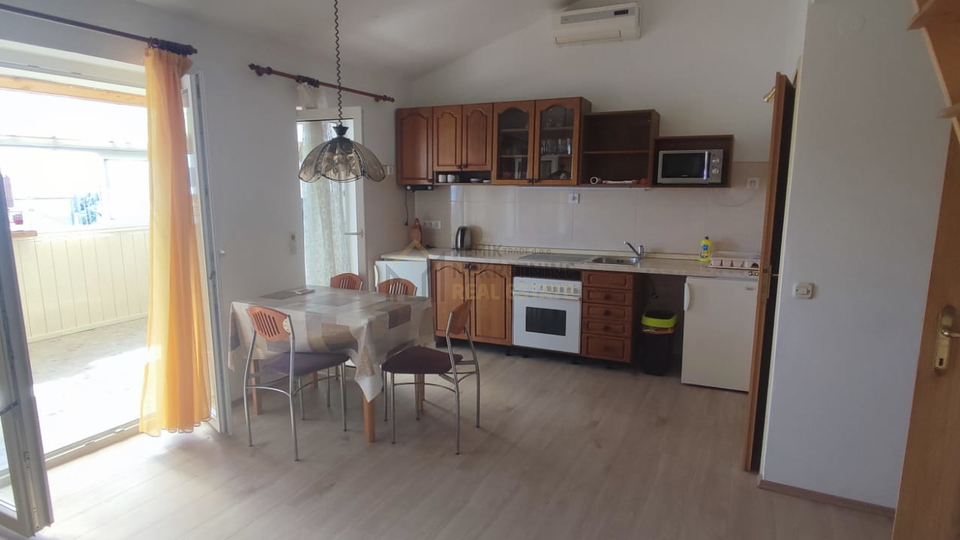 VODICE, APARTMENT IN A GREAT LOCATION IN A PRIVATE HOUSE - ONLY 300 M FROM THE SEA - REDUCED PRICE!!!