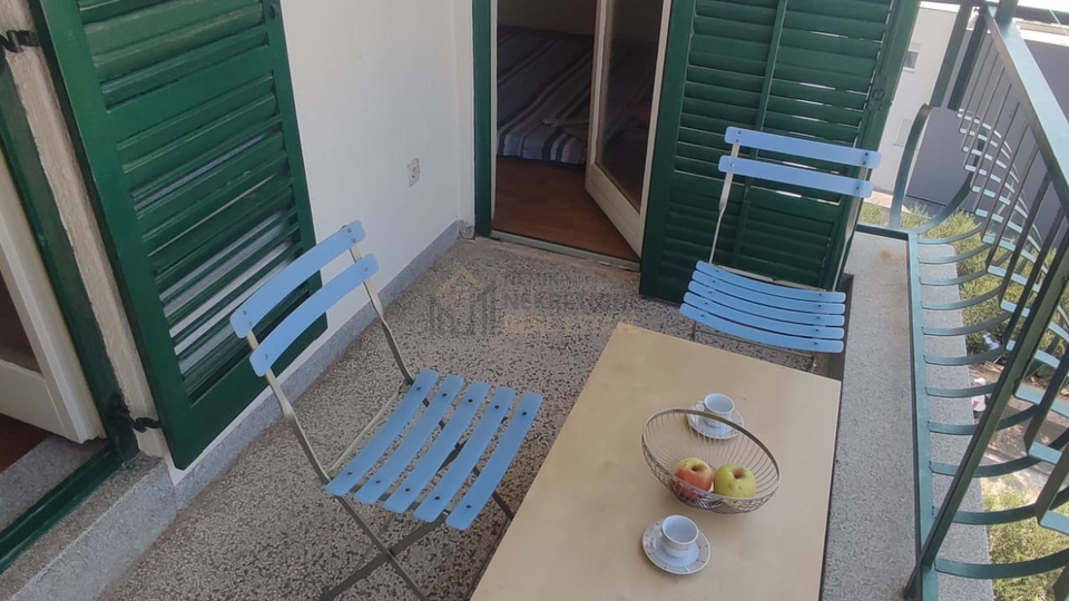 Vodice, small apartment in the center with a sea view