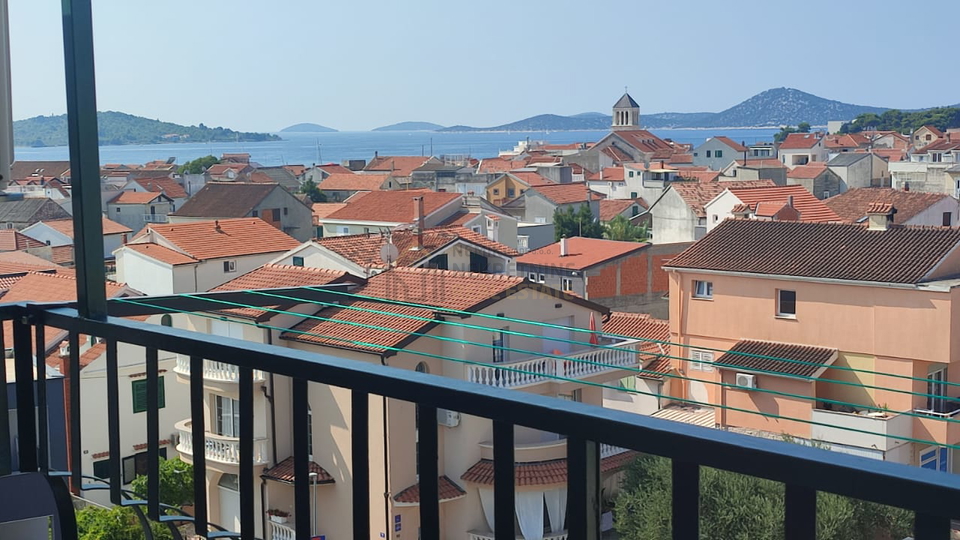 Vodice, small apartment in the center with a sea view