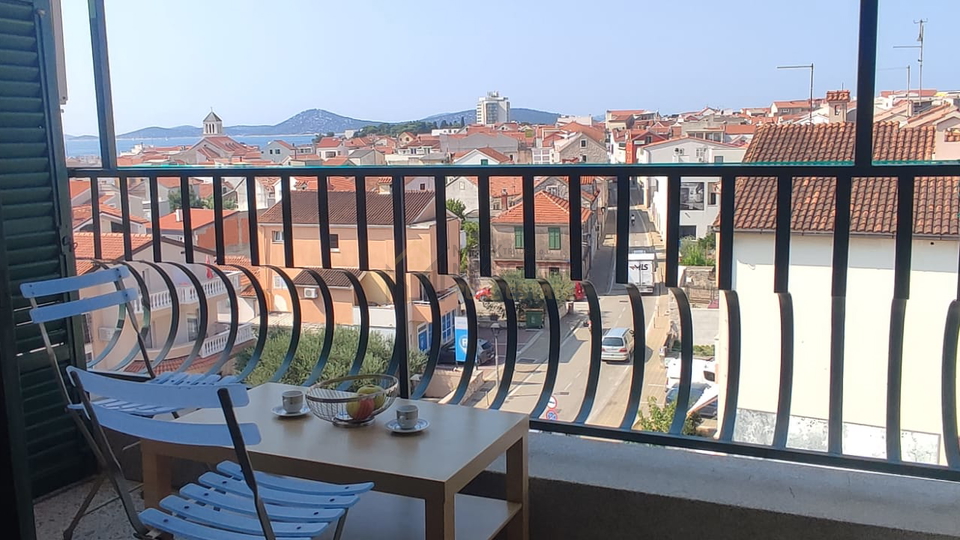 Vodice, small apartment in the center with a sea view