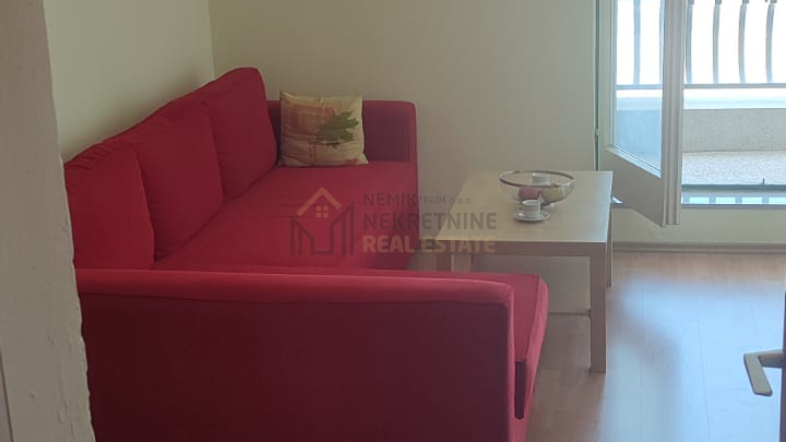 Vodice, small apartment in the center with a sea view