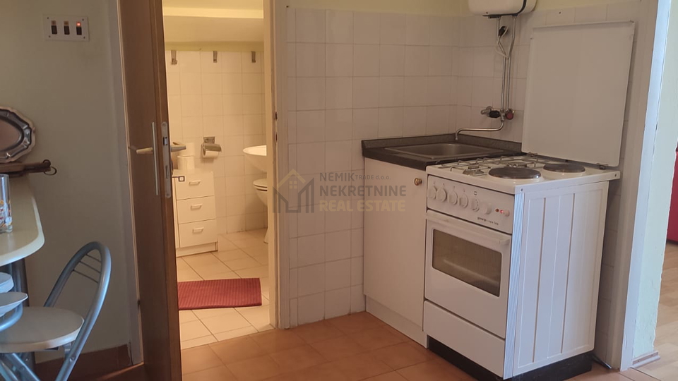 Vodice, small apartment in the center with a sea view