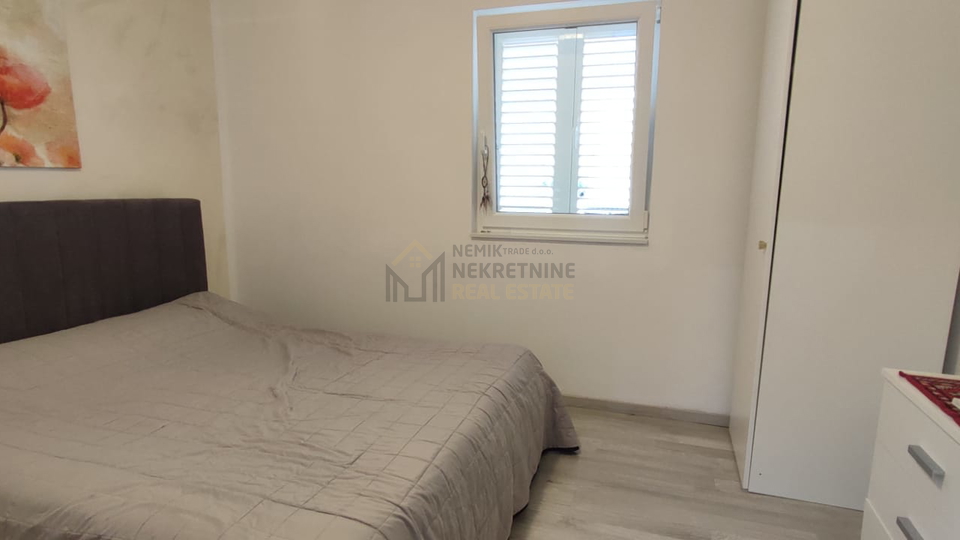 VODICE, HOUSE IN A GREAT LOCATION WITH 5 RESIDENTIAL UNITS