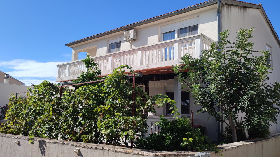 VODICE, DETACHED HOUSE IN A QUIET LOCATION WITH THREE RESIDENTIAL UNITS