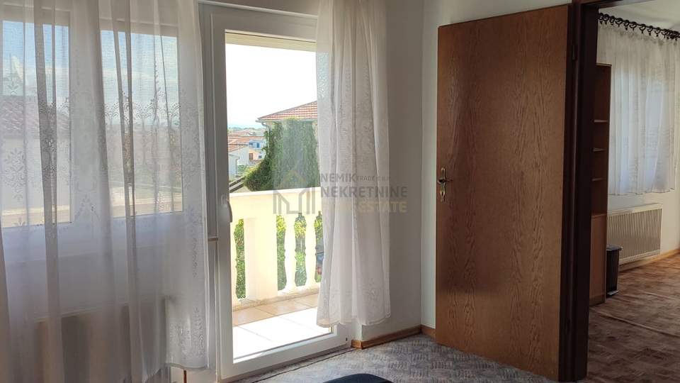 VODICE, DETACHED HOUSE IN A QUIET LOCATION WITH THREE RESIDENTIAL UNITS