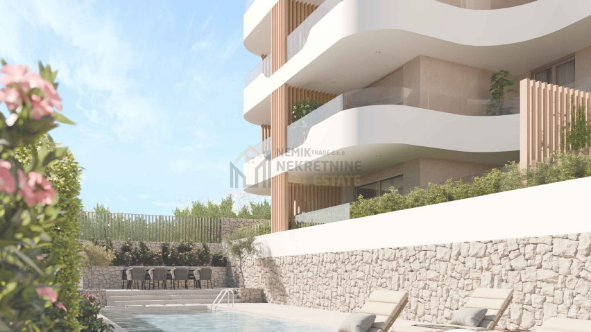 PRIMOŠTEN, FLAT ON THE GROUND FLOOR OF A LUXURIOUS NEW BUILDING WITH GARDEN - S-2, 2S+ LIVING ROOM