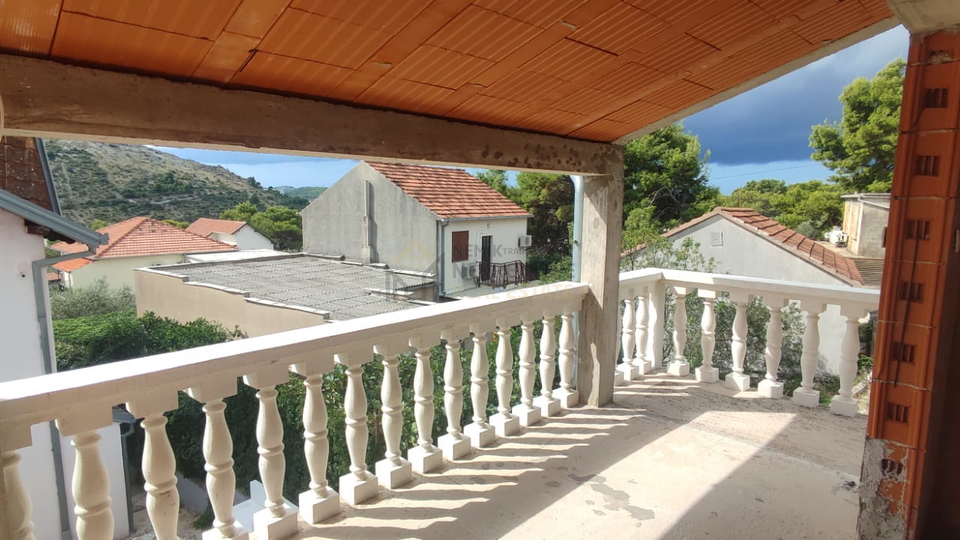 ROROZNICA, PODGLAVICA, DETACHED HOUSE WITH TWO DWELLING UNITS