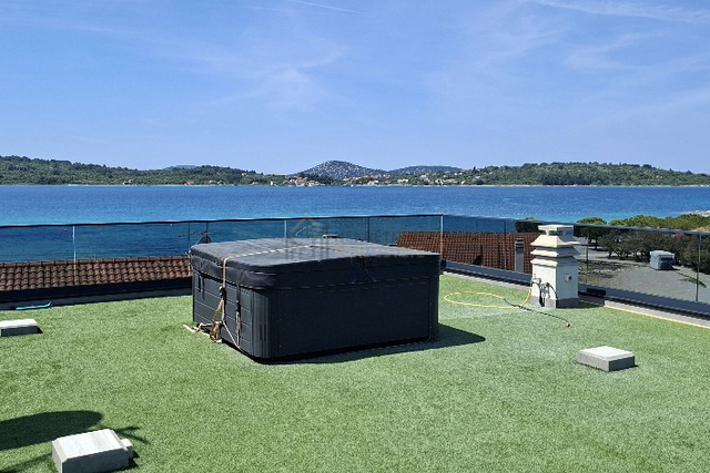 SRIMA, APARTMANSKA KUĆA SA 5 APARTMANA I OTVORENIM POGLEDOM