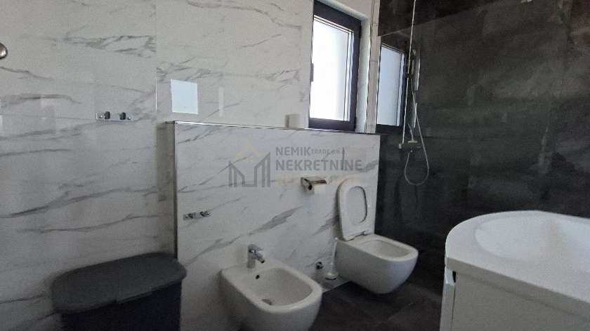 SRIMA&comma; APARTMANSKA KU&Cacute;A SA 5 APARTMANA I OTVORENIM POGLEDOM