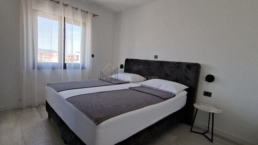 SRIMA&comma; APARTMANSKA KU&Cacute;A SA 5 APARTMANA I OTVORENIM POGLEDOM