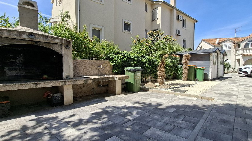 SRIMA&comma; APARTMANSKA KU&Cacute;A SA 5 APARTMANA I OTVORENIM POGLEDOM