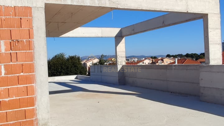 VODICE, NOVOGRADNJA, TROETAŽNI STAN BLIZU MORA