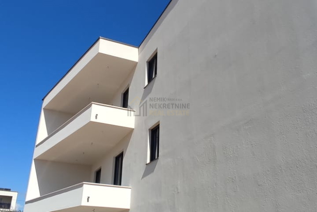 VODICE, DVOETAŽNI STAN SA DVIJE SPAVAĆE SOBE
