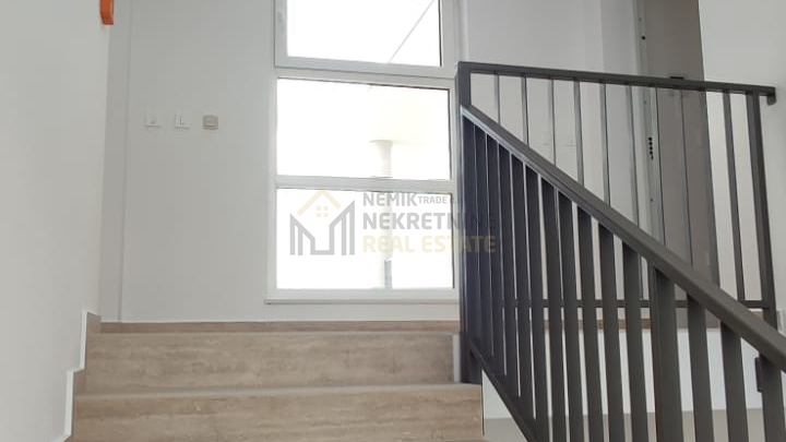 VODICE, NEUES GEBÄUDE, ZWEIZIMMERWOHNUNG IM 2. STOCK, MEERBLICK