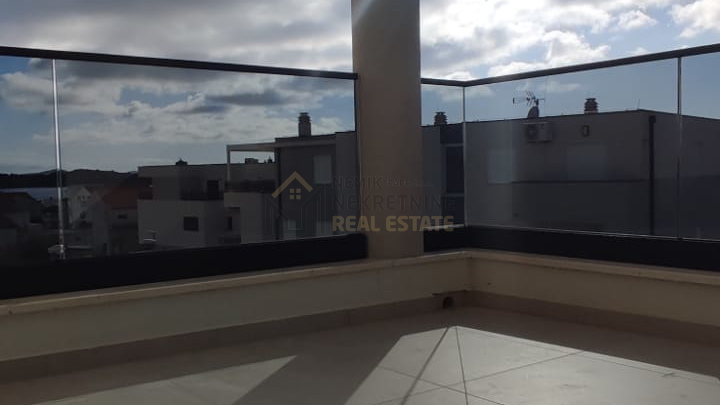VODICE, NEUES GEBÄUDE, ZWEIZIMMERWOHNUNG IM 2. STOCK, MEERBLICK