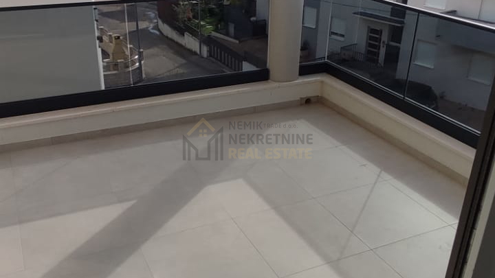 VODICE, NEUES GEBÄUDE, ZWEIZIMMERWOHNUNG IM 2. STOCK, MEERBLICK
