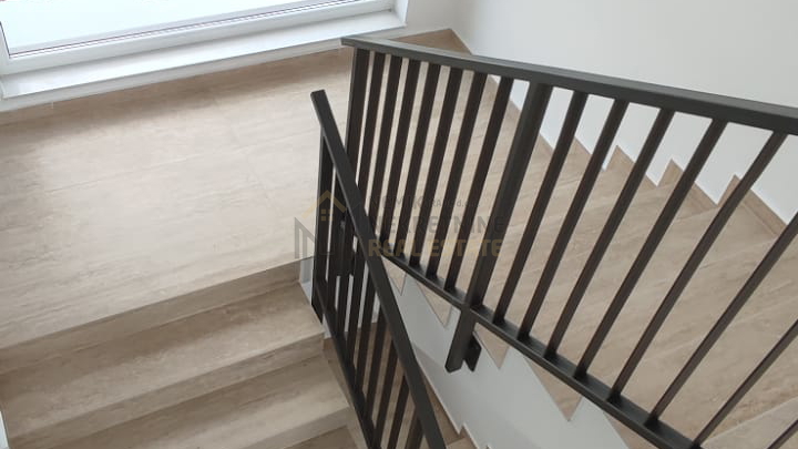 VODICE, NEUES GEBÄUDE, ZWEIZIMMERWOHNUNG IM 2. STOCK, MEERBLICK