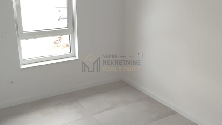 VODICE, NEUES GEBÄUDE, ZWEIZIMMERWOHNUNG IM 2. STOCK, MEERBLICK