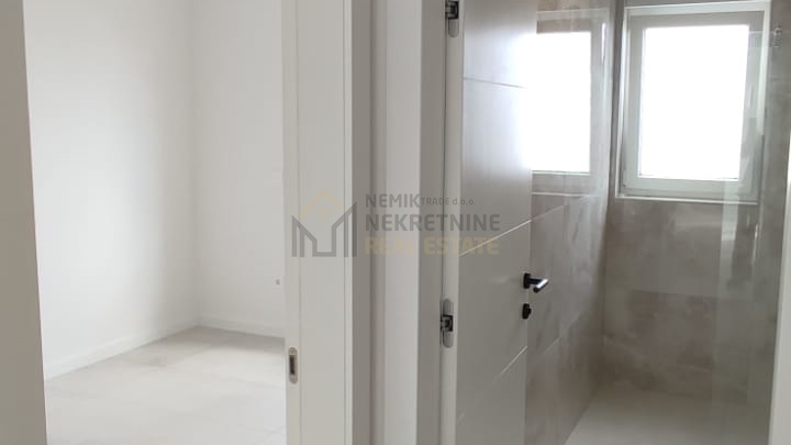 VODICE, NEUES GEBÄUDE, ZWEIZIMMERWOHNUNG IM 2. STOCK, MEERBLICK