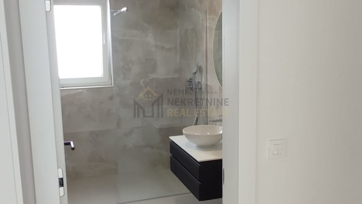 VODICE, NEUES GEBÄUDE, ZWEIZIMMERWOHNUNG IM 2. STOCK, MEERBLICK